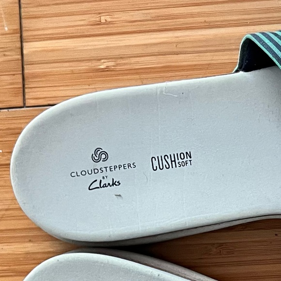Clark’s Cloudstepper Cushionsoft Sandals - Picture 3 of 3